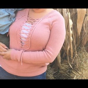 Lace up sweater 👛